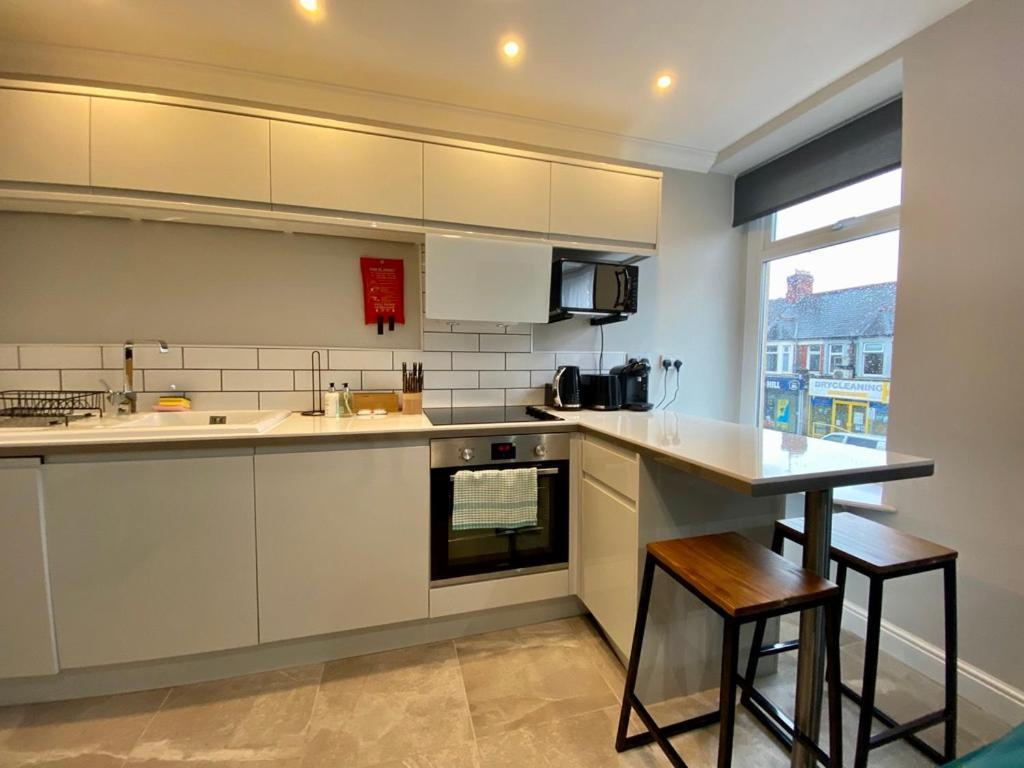 קארדיף Stylish Modern Apartments Near Parks & Centre מראה חיצוני תמונה